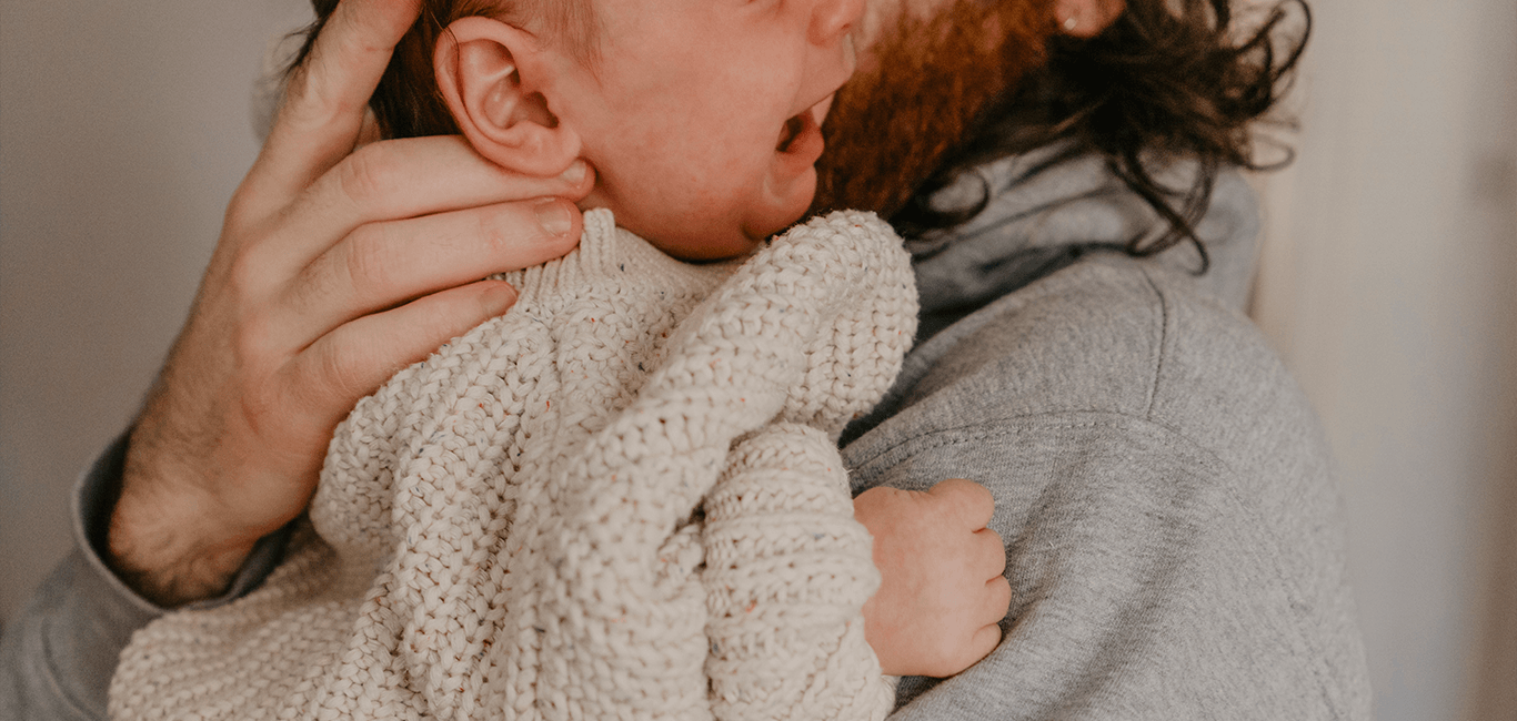Pourquoi mon bébé pleure-t-il dans son sommeil ?