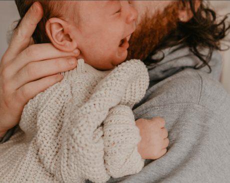Pourquoi bébé se réveille la nuit ?